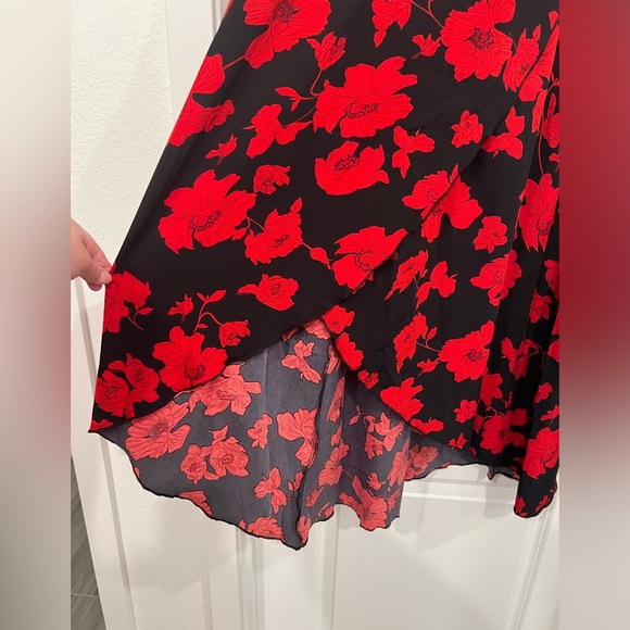 Beautiful red and black asymmetrical skirt. - Picture 5 of 6